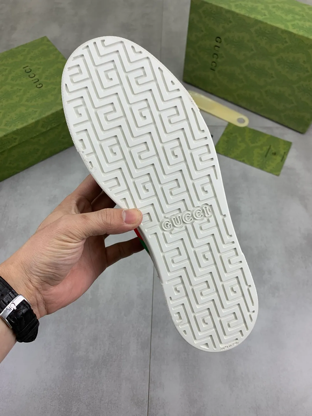Men's Men's Shoes P420 💰[New Style] 🆘 The latest model from Gucci's official website🎁Classic casual and fashionable men's shoes👟Hot style💥Simple and elegant style, exclusive for trendy men. Unique latest brand elements from the official website👑Gucci original decoration, fashionable and generous, made of original soft calfskin fabric➕Comfortable soft sheepskin lining ✅The official website specifies wear-resistant rubber outsole_full of elasticity, classic model taken in real life🎬Color: 2️⃣colors available😍Number: 38-44
